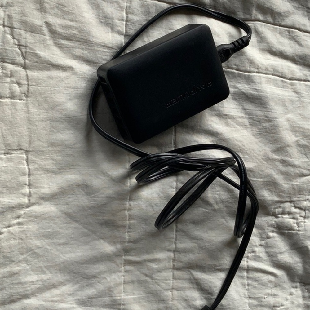 Charging port, six ports